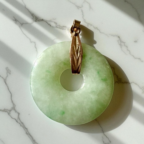 18K VINTAGE SOLID YELLOW GOLD GENUINE JADE PENDANT
